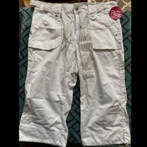 Girls white 3/4 length pants